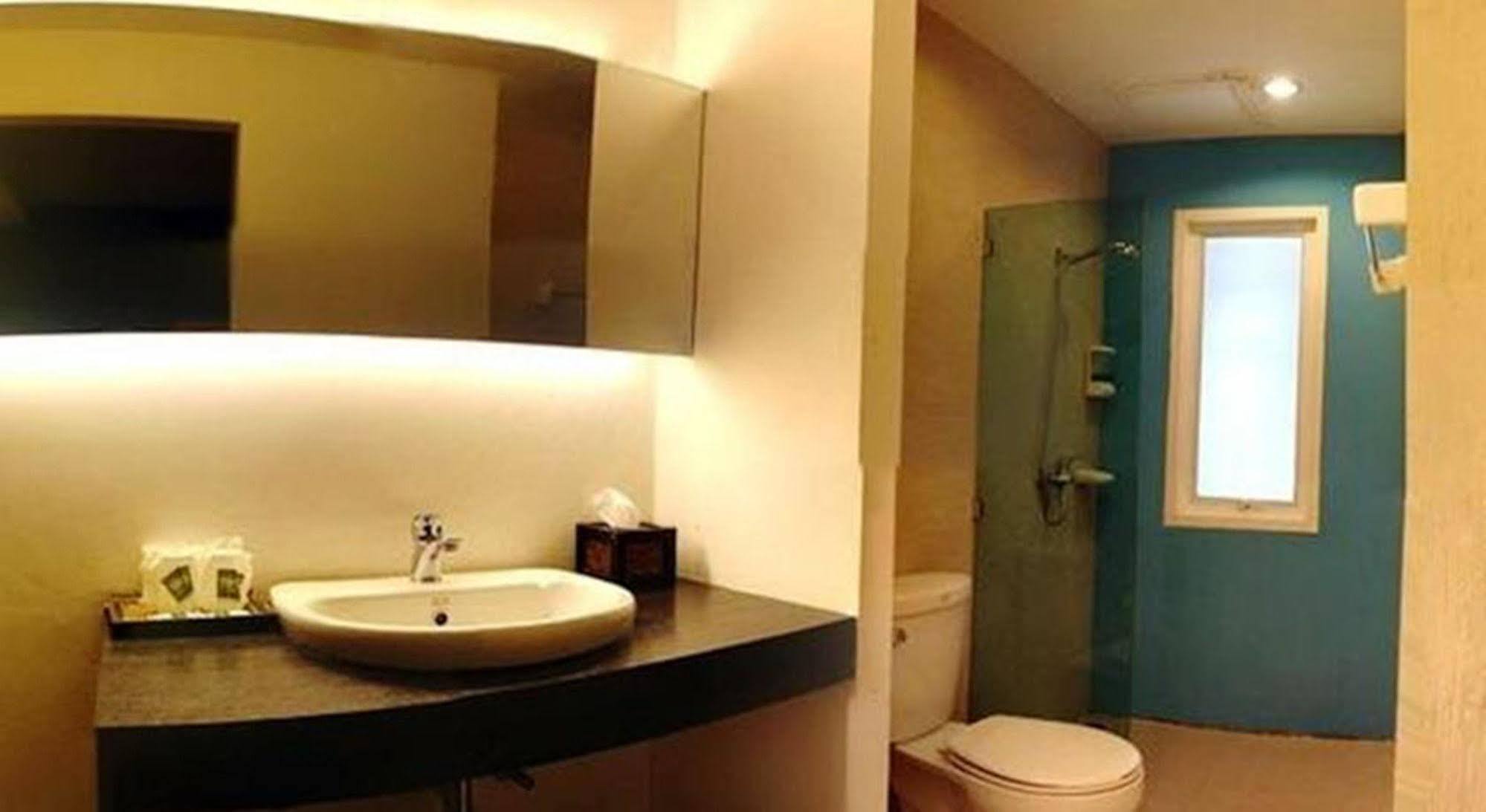 Nantra De Comfort Bangkok Exterior photo